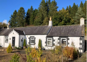 Castle Cottage with 2 bedrooms and views of Kielder Castle